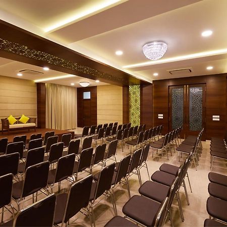 Hotel Kamar Residences And Banquets Chennai Exteriör bild